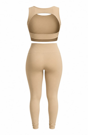 Conjunto fitness DVYNE de top e calça legging na cor areia, visto de costas