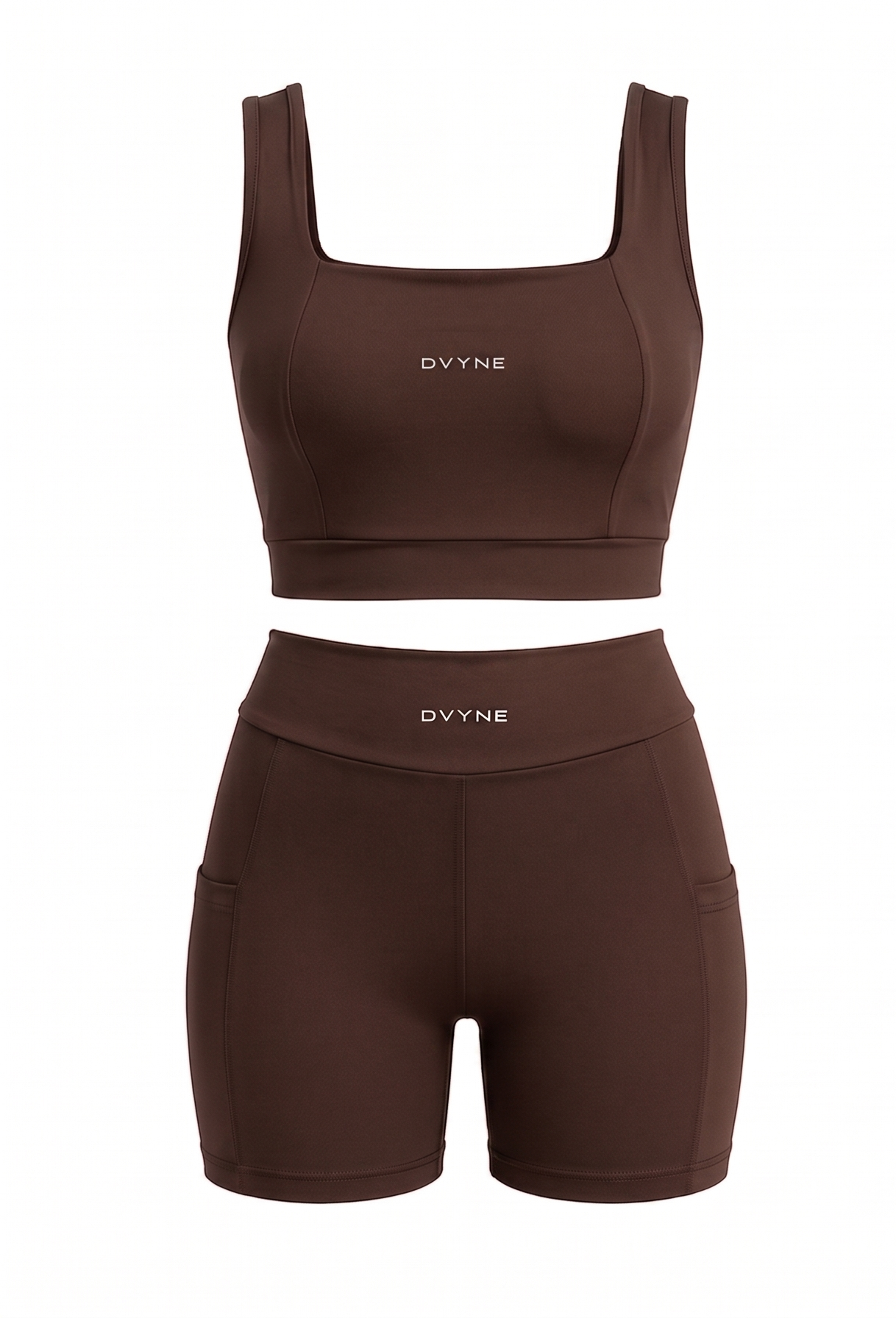 Conjunto fitness DVYNE de top com decote quadrado e short com bolsos na cor marrom, visto de frente